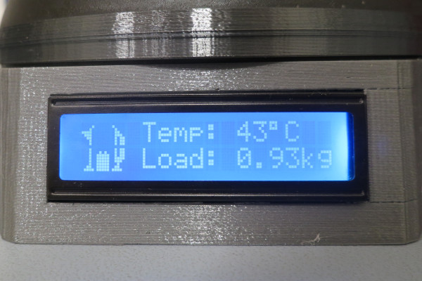 An LCD display showing the kettle's temperature and load