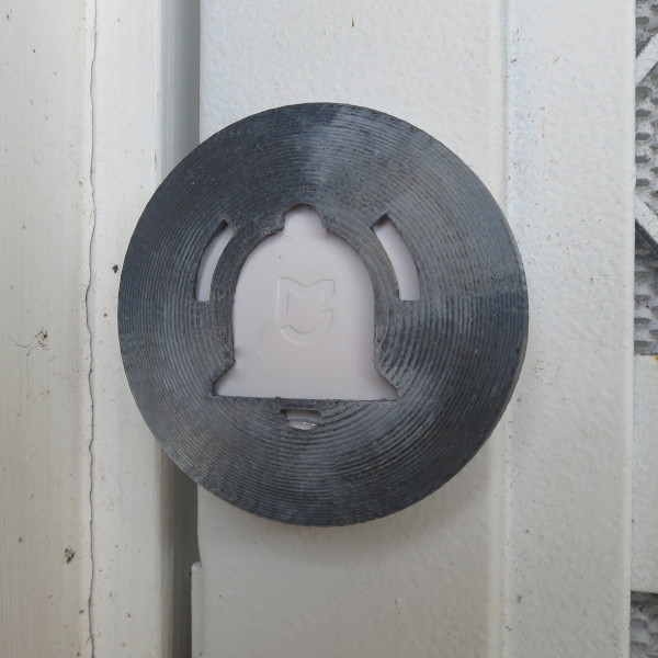 The mounted doorbell with a 'ringing bell' icon cap